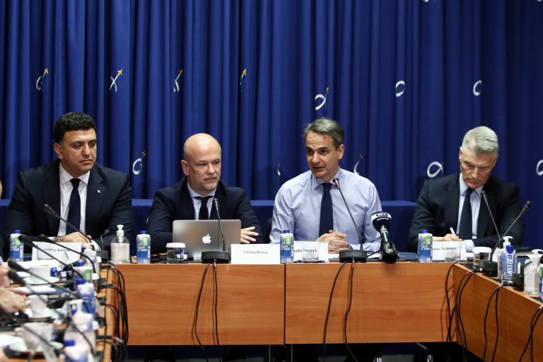 Συνάντηση Μητσοτάκη με μέλη του ΣΕΤΕ – Προανήγγειλε παρεμβάσεις για τους εργαζόμενους στον τουρισμό