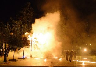 Ζωγράφου: Επίθεση με βόμβες μολότοφ σε αστυνομικούς και φωτιές σε κάδους απορριμμάτων