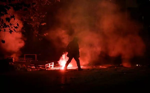 Εξάρχεια: Καταδρομικές επιθέσεις τη νύχτα με μολότοφ πέτρες και μάρμαρα κατά των αστυνομικών