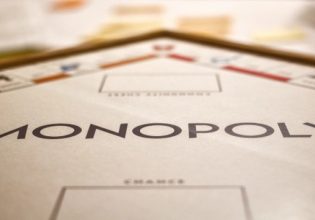 Μάλωσαν για τη Monopoly και… του επιτέθηκε με σπαθί