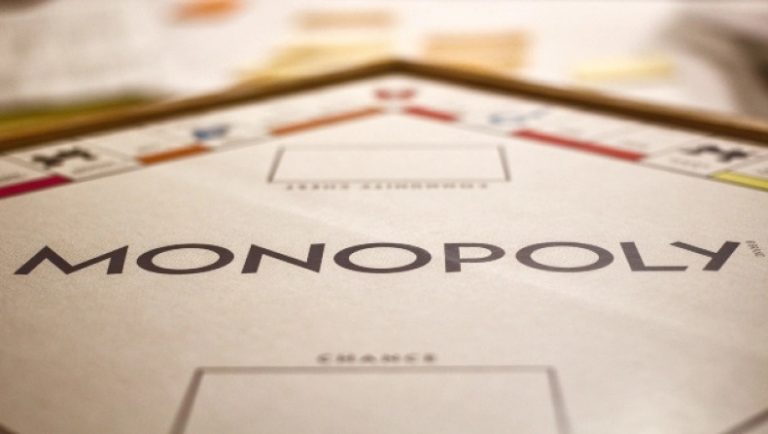 Μάλωσαν για τη Monopoly και… του επιτέθηκε με σπαθί