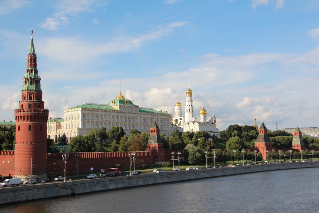 Βίντεο αποκεφαλισμού: ΟΗΕ και ΕΕ ζητούν να «λογοδοτήσουν οι δράστες» – Το Κρεμλίνο ζητεί να ελεγχθεί «η αυθεντικότητά του»