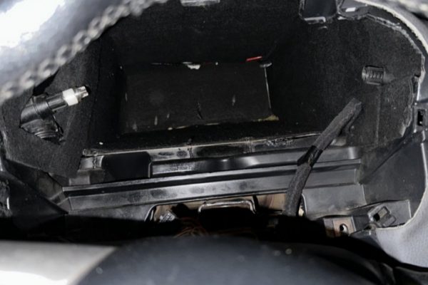 Συνελήφθη 30χρονος: Είχε κρύψει σε ταμπλό αυτοκινήτου 2,5 κιλά κοκαΐνης