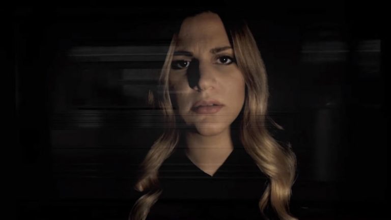 Τέμπη: Η Βιολέτα Νταγκάλου τραγουδά για τα παιδιά που έφυγαν