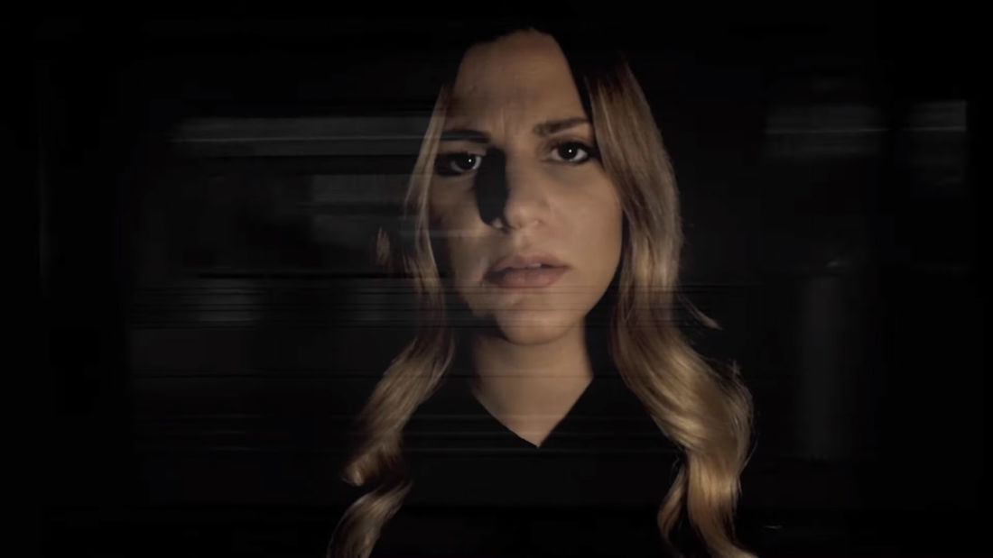 Τέμπη: Η Βιολέτα Νταγκάλου τραγουδά για τα παιδιά που έφυγαν