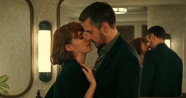 «Γέμισα μελανιές από τις ερωτικές σκηνές» – «Καυτές» αποκαλύψεις από την Τσάρλι Μέρφι για το Obsession