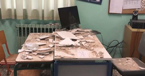 Σοκ από την κατάρρευση οροφής σε δημοτικό σχολείο στον Βόλο