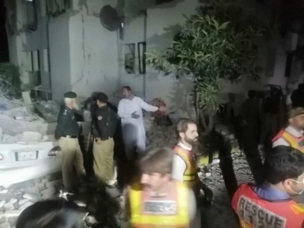 Πακιστάν: Τουλάχιστον 13 νεκροί και 50 τραυματίες από εκρήξεις σε κτίριο της Αντιτρομοκρατικής