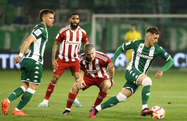 Εχασε… μόνος του ο Ολυμπιακός, ξετύλιξε το «δώρο» ο Παναθηναϊκός