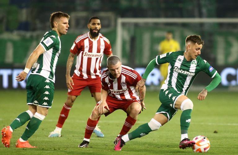 Εχασε… μόνος του ο Ολυμπιακός, ξετύλιξε το «δώρο» ο Παναθηναϊκός