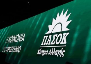 Γαλαζοπράσινη μάχη στο προοδευτικό κέντρο – Tο βλέμμα στους ενδιάμεσους ψηφοφόρους