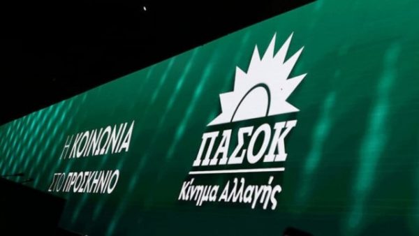 Γαλαζοπράσινη μάχη στο προοδευτικό κέντρο – Tο βλέμμα στους ενδιάμεσους ψηφοφόρους