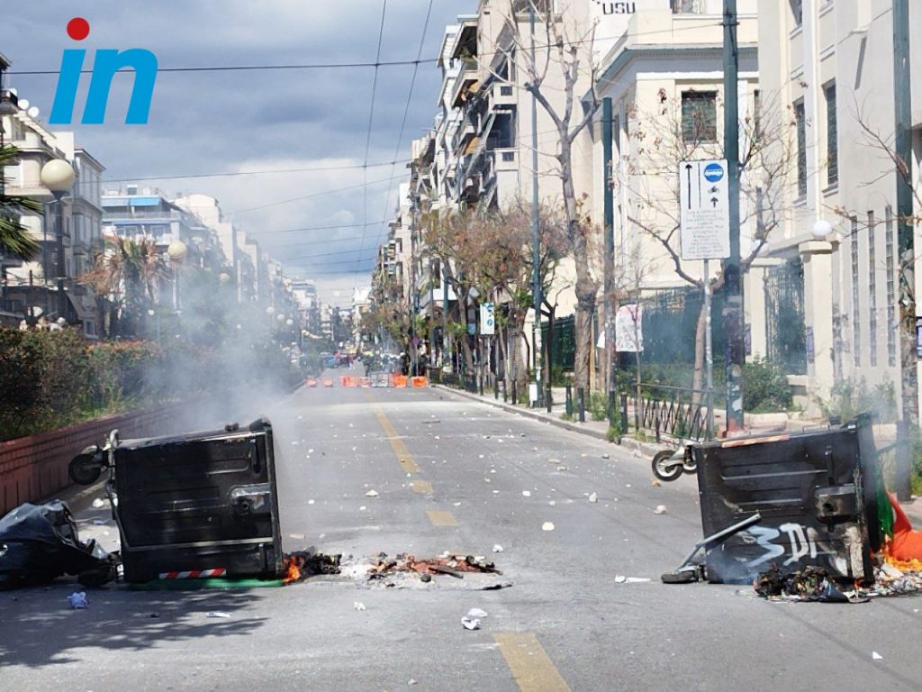 Επεισόδια στην ΑΣΟΕΕ: Πετροπόλεμος, χημικά και κρότου λάμψης – Άνοιξε η Πατησίων