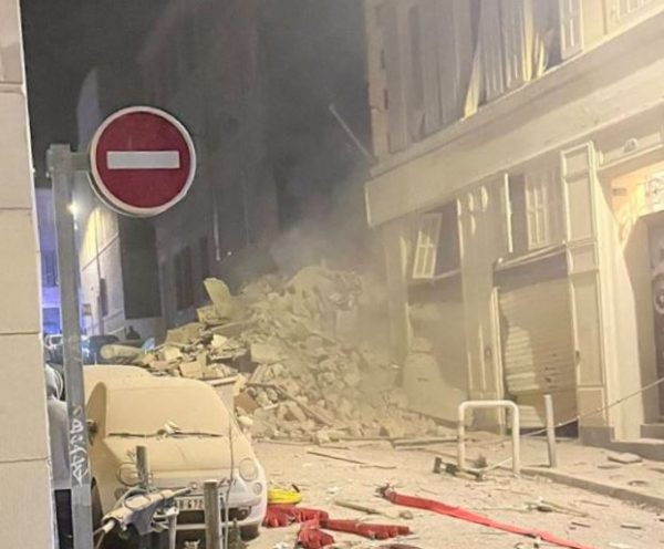 Κατάρρευση τετραώροφης πολυκατοικίας στη Μασσαλία – Αναζητούν τυχόν εγκλωβισμένους