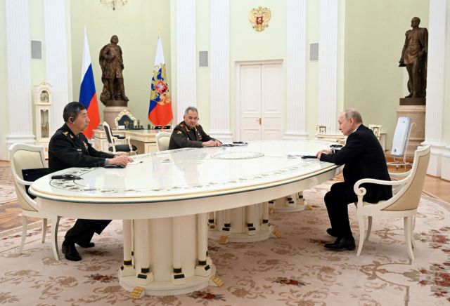 Ρωσία: Ο Πούτιν συναντήθηκε με τον υπουργό Αμυνας της Κίνας - «Εχουμε πολύ σταθερούς δεσμούς»