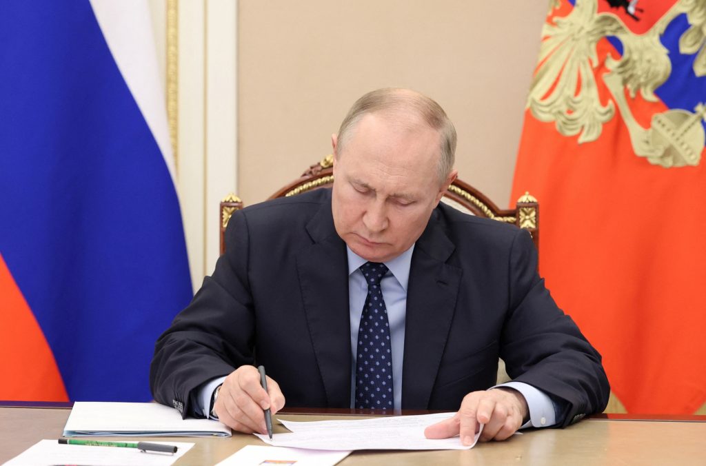 Ρωσία: Ο Πούτιν υπέγραψε νόμο που θεσπίζει την ηλεκτρονική επιστράτευση