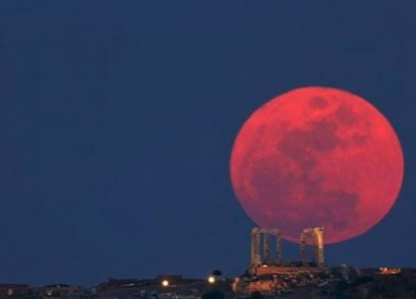 Ροζ Πανσέληνος: Ποιοι πρέπει να είναι ιδιαίτερα προσεκτικοί