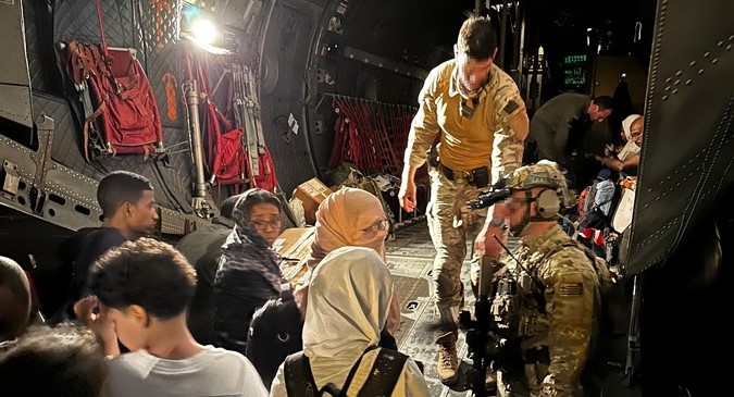 Η ελληνική επιχείρηση απεγκλωβισμού πολιτών με C-130 από το Σουδάν - Βίντεο και εικόνες