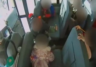 Οδηγός σχολικού λεωφορείου πατάει επίτηδες φρένο για να χτυπήσουν τα παιδιά