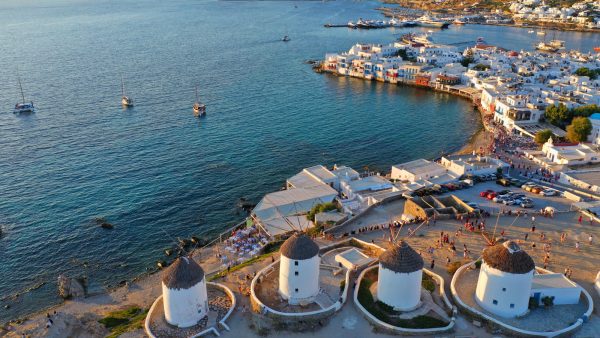 Ο Δήμος Μυκόνου μισθώνει κατοικίες για να λύσει το στεγαστικό πρόβλημα των εργαζόμενων στο νησί