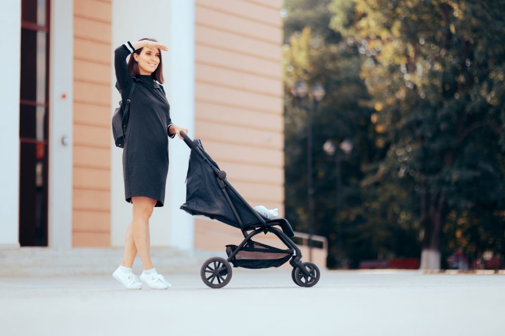 Βόλτα με το μωρό: Ό,τι χρειάζεστε για άνετες διαδρομές στην εξοχή και στην πόλη