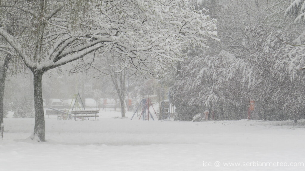 Χιόνια στη Σερβία: Στα «λευκά» η χώρα - Ρεκόρ χιονοπτώσεων για τον Απρίλιο