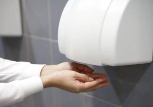 Γιατί δεν πρέπει να χρησιμοποιούνται οι στεγνωτήρες χεριών – Το «ένοχο» μυστικό αποκαλύπτεται στο TikTok