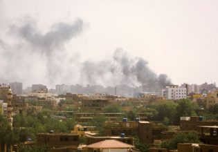Πέμπτη ημέρα χάους στο Σουδάν: «Δεν τολμάνε να ανοίξουν παράθυρο – Θα αρχίσουν πυροβολισμοί»