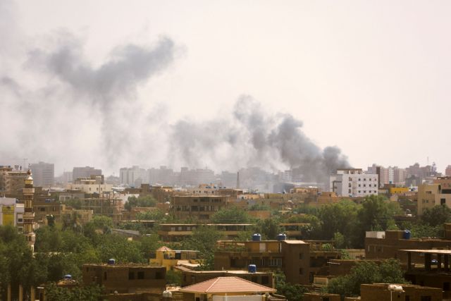 Πέμπτη ημέρα χάους στο Σουδάν: «Δεν τολμάνε να ανοίξουν παράθυρο - Θα αρχίσουν πυροβολισμοί»