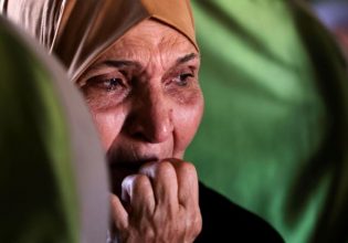 Σουδάν: Σφοδρές μάχες μαίνονται παρά την εκεχειρία – «Μοιράστηκαν όπλα» σε πολίτες