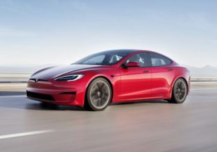 Tesla: Ρίχνει τις τιμές – Πλήττει τον ανταγωνισμό