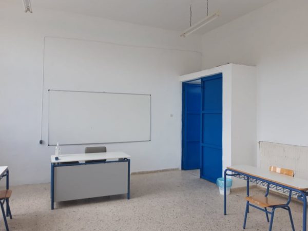 Κόλλησαν τις κλειδαριές του Γυμνασίου Βαγιωνιάς μπλοκάροντας την είσοδο σε μαθητές