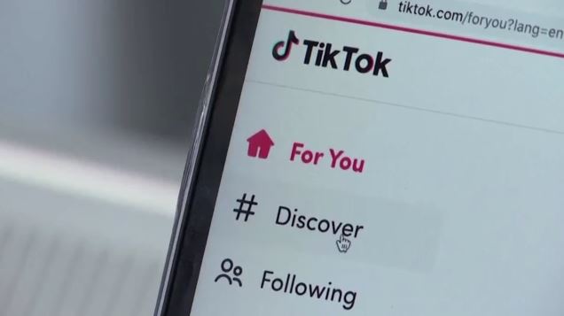 TikTok: Πωλούν ψεύτικα και επικίνδυνα καλλυντικά – Συναγερμός από δερματολόγους