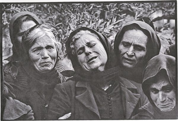 «Οσο ζεις λάμπε, καθόλου μη λυπάσαι, για λίγο διαρκεί η ζωή»