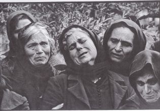 Μεγάλη Δευτέρα: Του μοιρολογίου το μύρο στο Μέγαρο