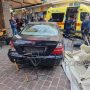 Τροχαίο στα Χανιά: Βίντεο από τη στιγμή που αυτοκίνητο πέφτει σε πελάτες εστιατορίου