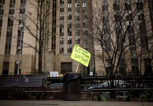 Παραπομπή Τραμπ: Η αστυνομία της Νέας Υόρκης κλείνει βασικούς δρόμους για λόγους ασφαλείας
