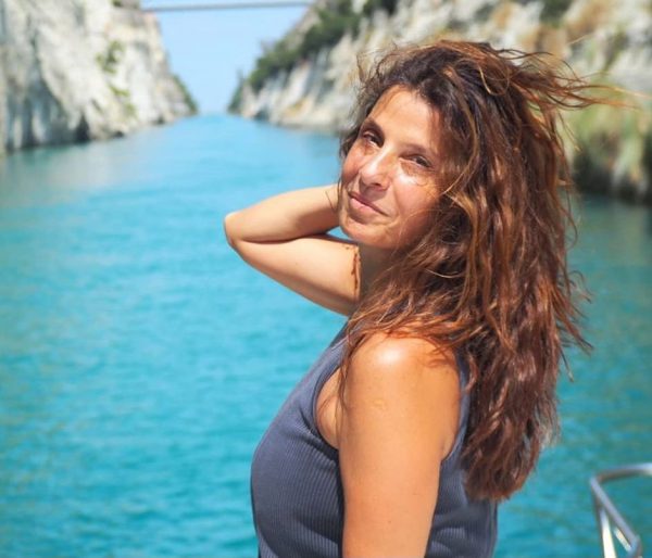 Πόπη Τσαπανίδου: Πασχαλινές ευχές αγκαλιά με τον λατρεμένο εγγονό της