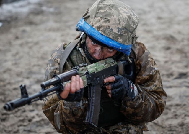 Ουκρανία: Ζητάει πιο ισχυρά οπλικά συστήματα από τη Γερμανία για την αντεπίθεσή της