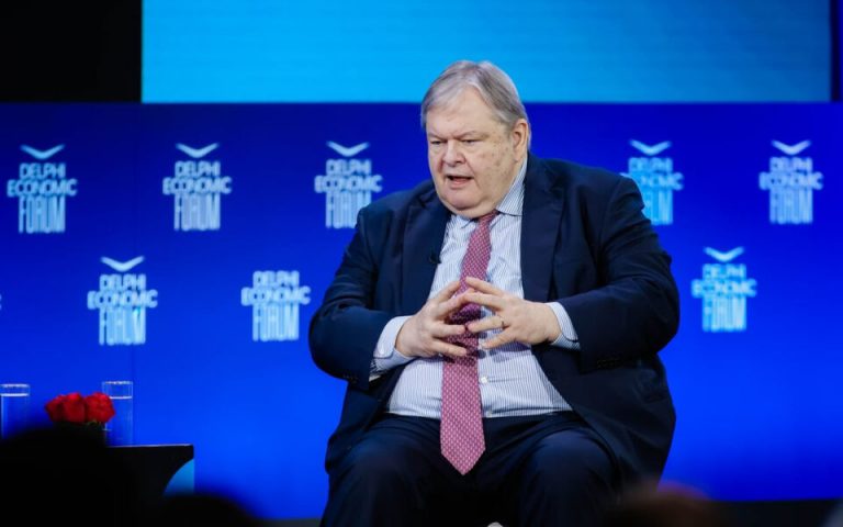 Βενιζέλος: «Πρέπει να συμμαζέψουμε τη συζήτηση» για έξοδο από το ευρώ