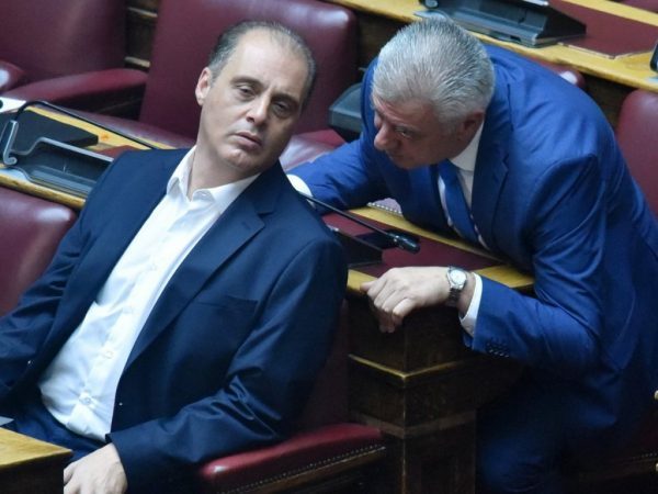 Μήνυση Βελόπουλου κατά Μυλωνάκη – «Το σπίτι μου είναι ζωσμένο από αστυνομικούς»