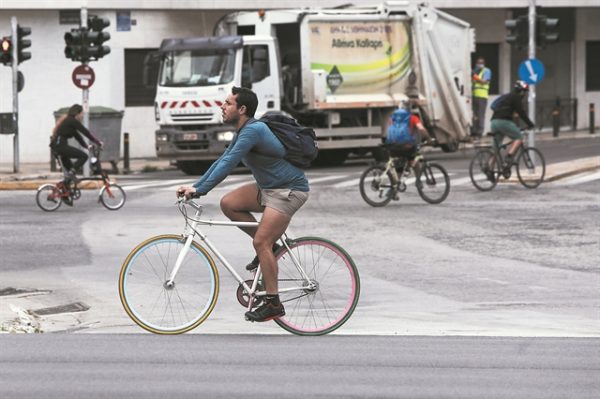 Ποδηλατόδρομο μόλις ενός χιλιομέτρου έχει η Αθήνα!