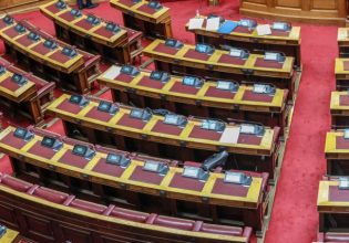 Στη Βουλή η τροπολογία για το «μπλόκο» στο κόμμα Κασιδιάρη