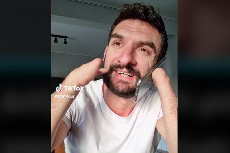 Στέφανος Βούρος: Τρολάρει τον γύπα του TikTok και γίνεται viral