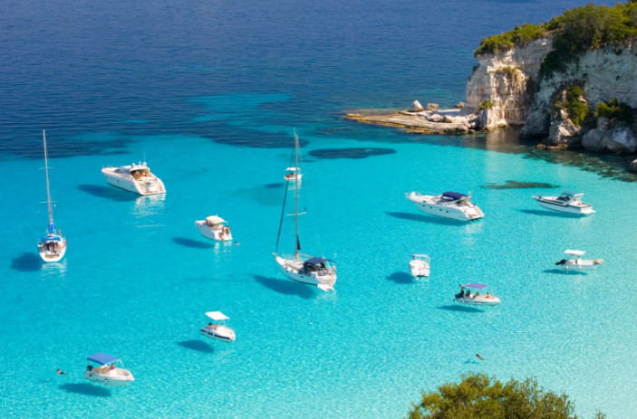 Vogue: Αυτές είναι οι καλύτερες ελληνικές παραλίες για το 2023