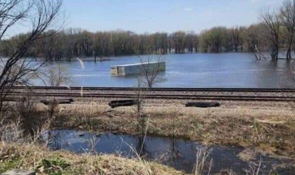 ΗΠΑ: Βαγόνια κατέληξαν στον ποταμό Μισισιπή μετά τον εκτροχιασμό εμπορικού τρένου