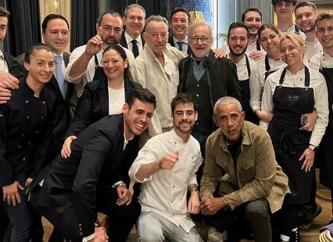 Ομπάμα, Σπρίνγκστιν και Σπίλμπεργκ ποζάρουν ξημερώματα στην Βαρκελώνη