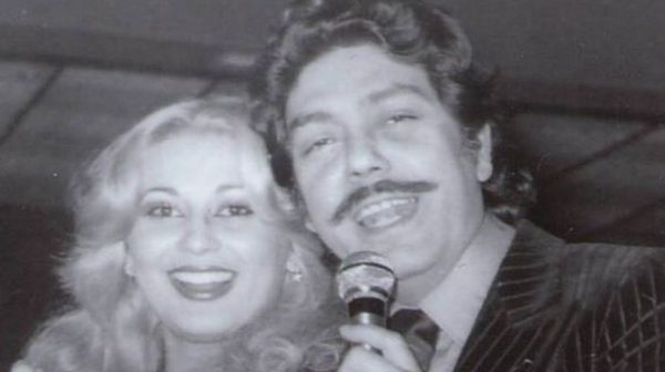 Η ρατσιστική επίθεση στον Μανώλη Αγγελόπουλο όταν εμφανίστηκε στον Λυκαβηττό, το  1983