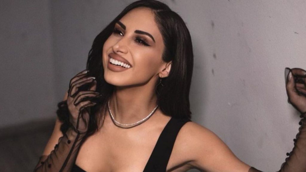 Οι «καυτές» φωτογραφίες της Λένας Ζευγαρά μαζί με το Πάσχα έφεραν και… το καλοκαίρι