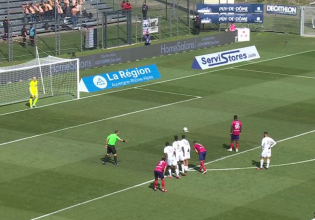 Οπαδοί της Ανζέ… έδειξαν τα οπίσθια τους για να χάσει το πέναλτι ο αντίπαλος (pic)